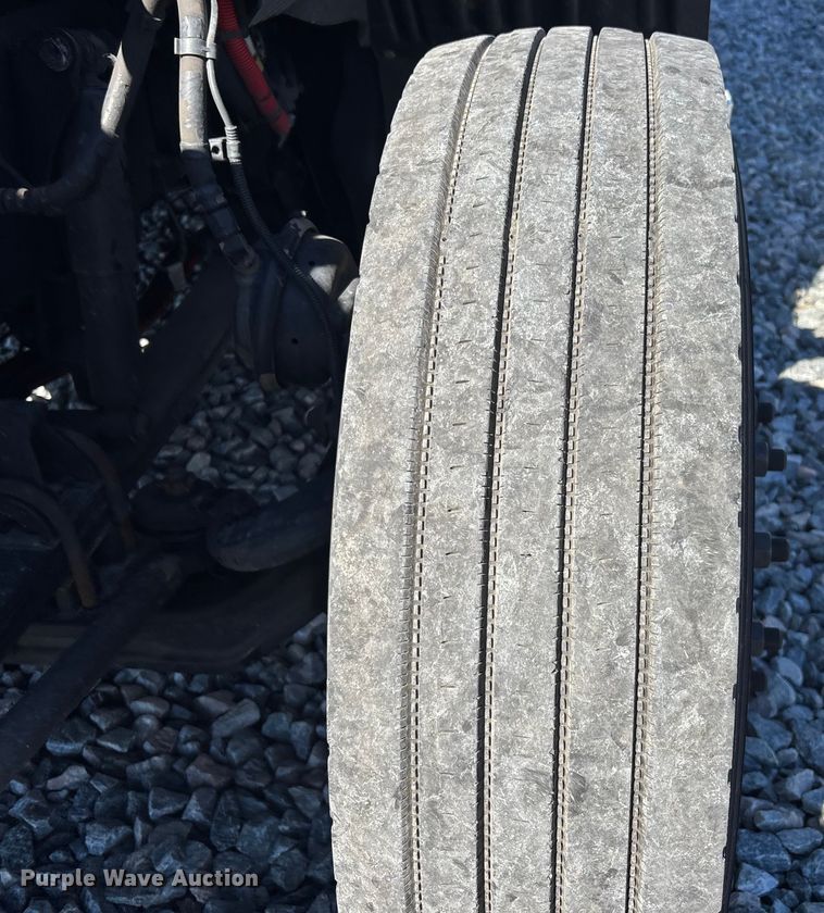 image for item YA1785 2023 Kenworth T680 semi truck