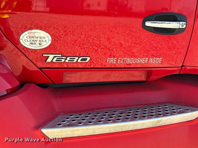 image for item YA1787 2019 Kenworth T680 semi truck