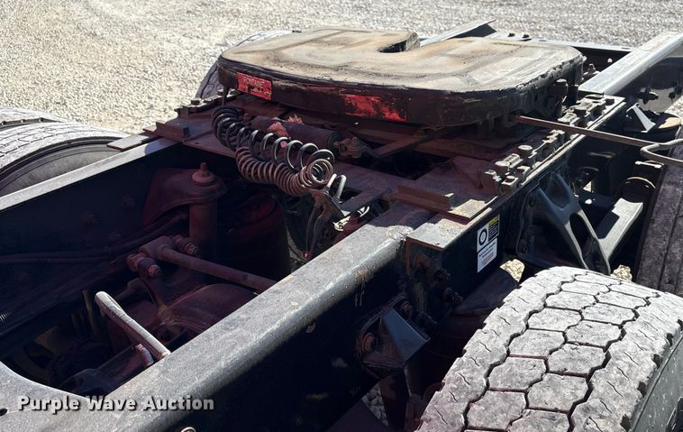 image for item YA1787 2019 Kenworth T680 semi truck