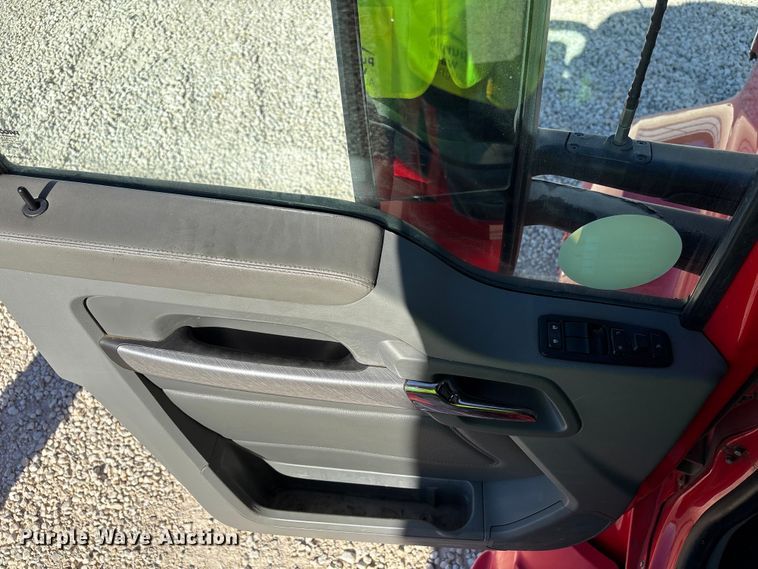 image for item YA1787 2019 Kenworth T680 semi truck