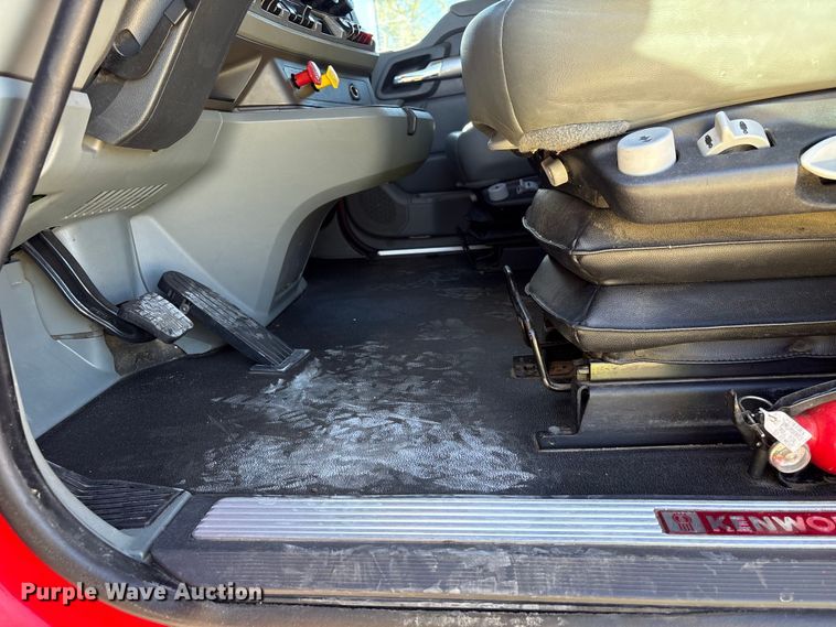 image for item YA1787 2019 Kenworth T680 semi truck