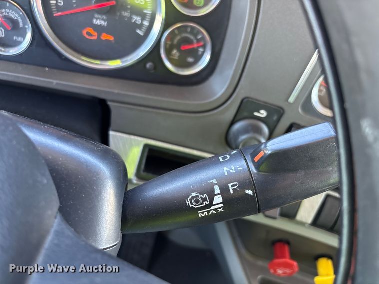 image for item YA1787 2019 Kenworth T680 semi truck