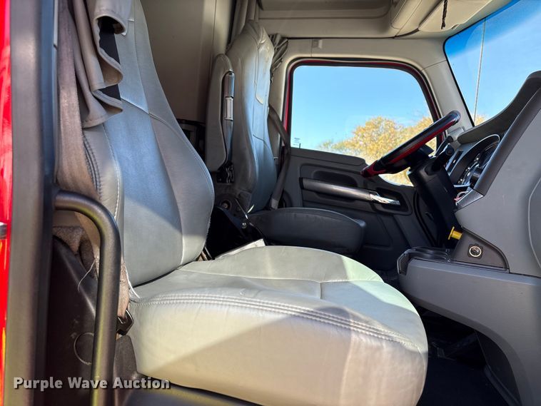 image for item YA1787 2019 Kenworth T680 semi truck