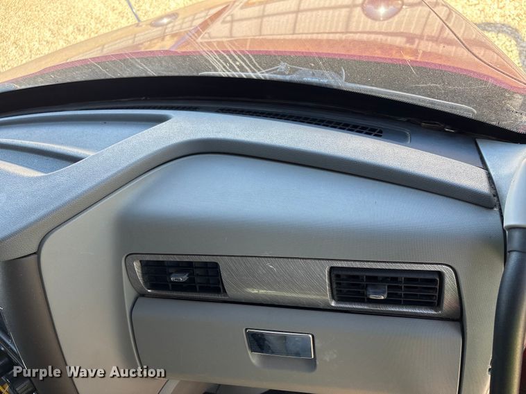 image for item YA1787 2019 Kenworth T680 semi truck