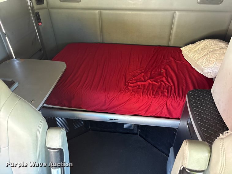 image for item YA1787 2019 Kenworth T680 semi truck