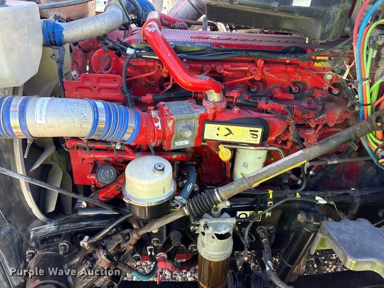 image for item YA1787 2019 Kenworth T680 semi truck