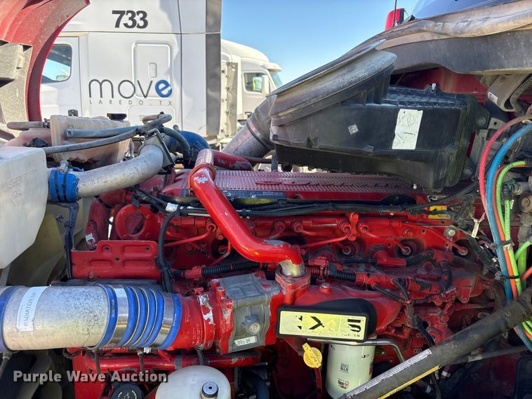 image for item YA1787 2019 Kenworth T680 semi truck