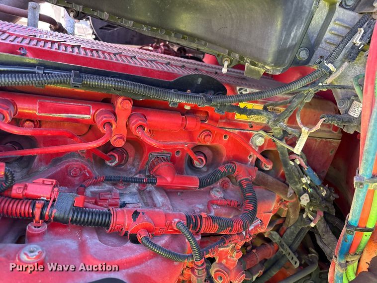 image for item YA1787 2019 Kenworth T680 semi truck