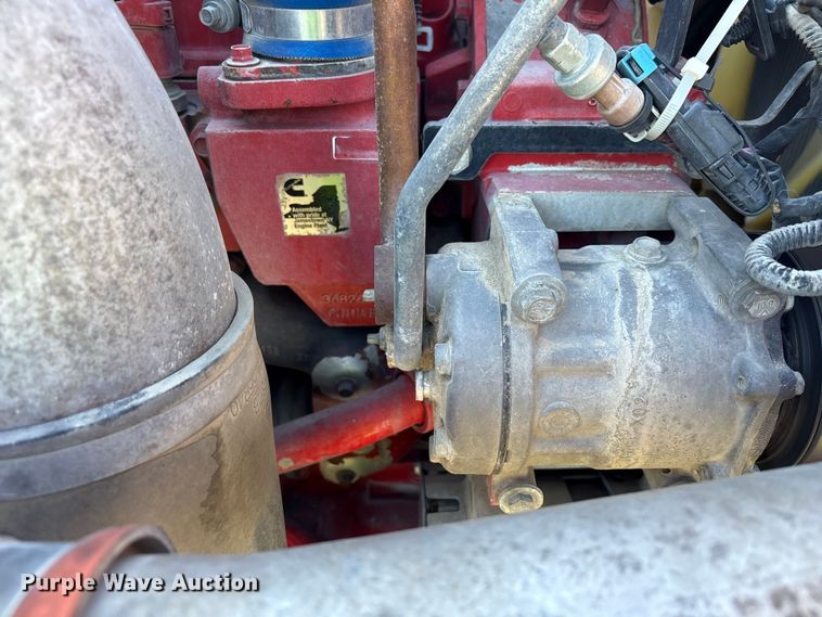 image for item YA1787 2019 Kenworth T680 semi truck