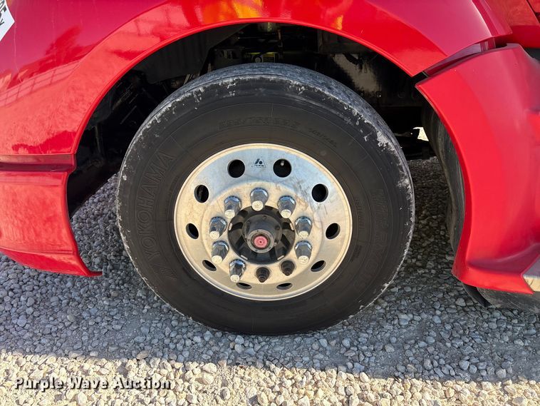 image for item YA1787 2019 Kenworth T680 semi truck