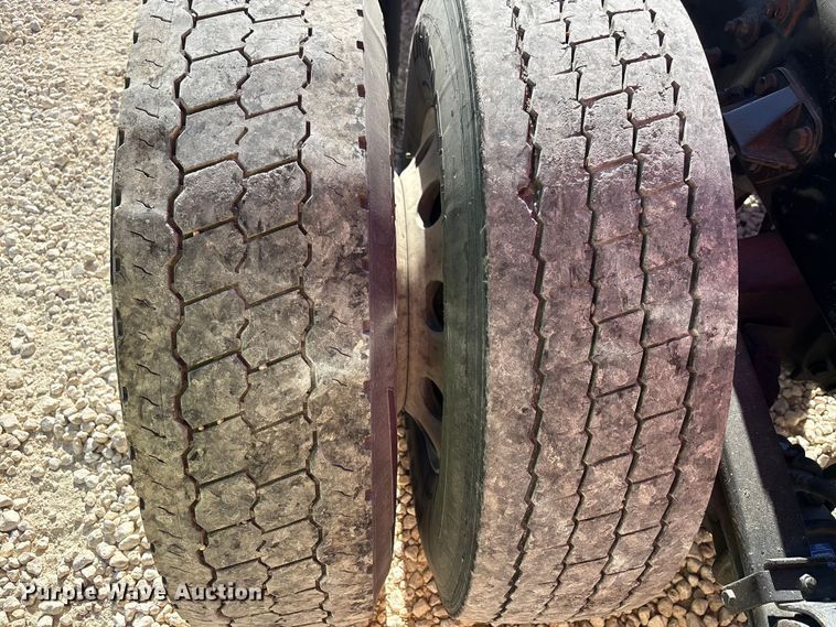 image for item YA1787 2019 Kenworth T680 semi truck