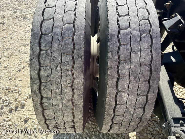 image for item YA1787 2019 Kenworth T680 semi truck