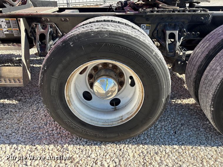 image for item YA1787 2019 Kenworth T680 semi truck