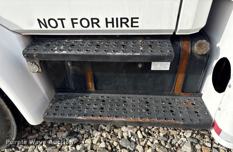 image for item YA1799 2003 Freightliner FL80 delivery truck