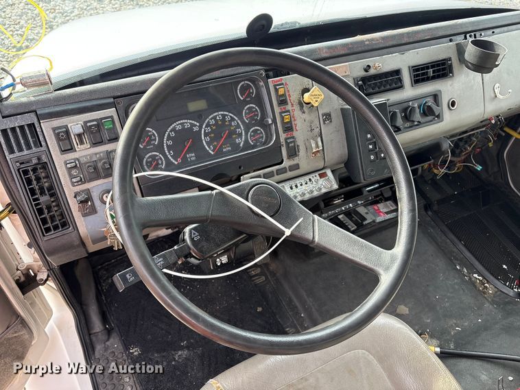 image for item YA1799 2003 Freightliner FL80 delivery truck