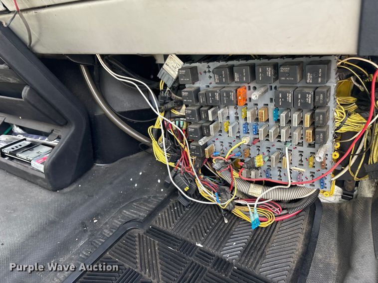 image for item YA1799 2003 Freightliner FL80 delivery truck