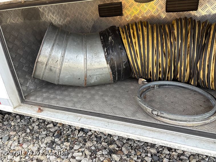 image for item YA1799 2003 Freightliner FL80 delivery truck