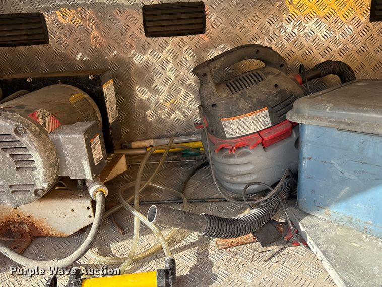 image for item YA1799 2003 Freightliner FL80 delivery truck