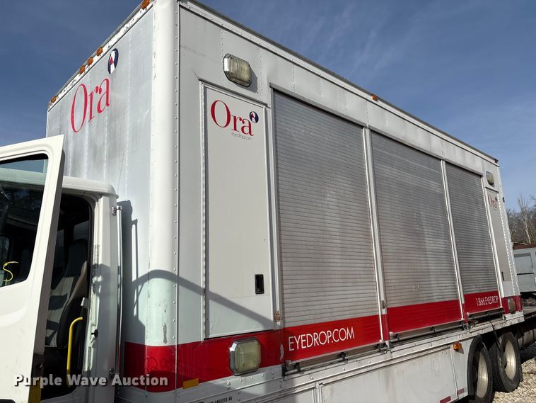 image for item YA1799 2003 Freightliner FL80 delivery truck