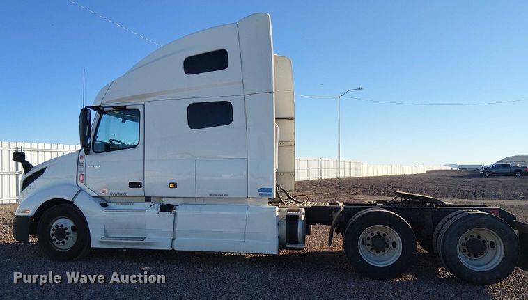 image for item YA1802 2019 Volvo VNL semi truck