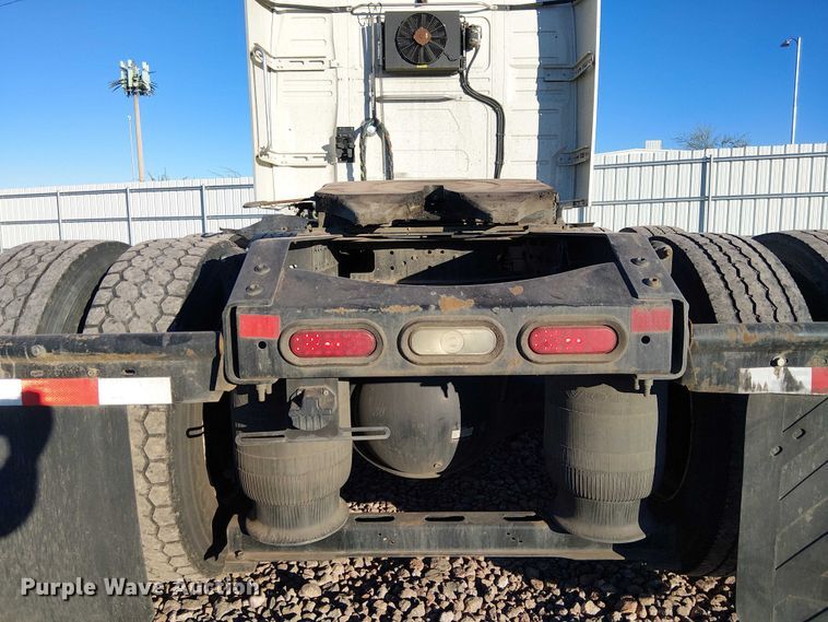 image for item YA1802 2019 Volvo VNL semi truck