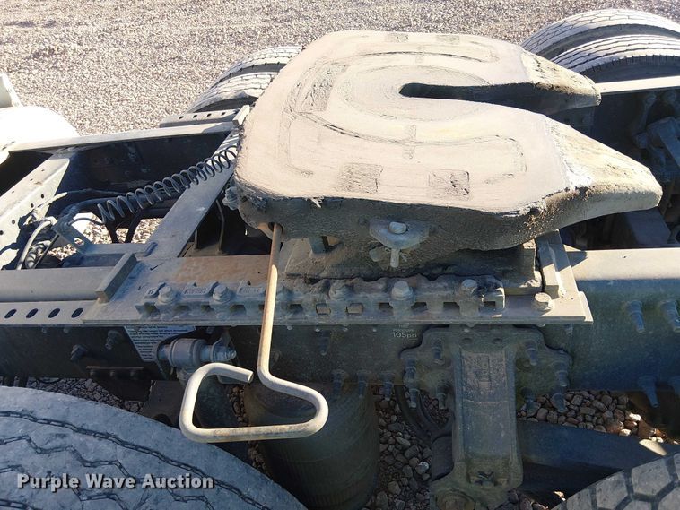 image for item YA1802 2019 Volvo VNL semi truck