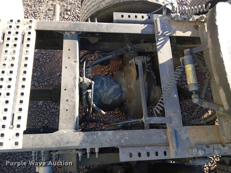 image for item YA1802 2019 Volvo VNL semi truck