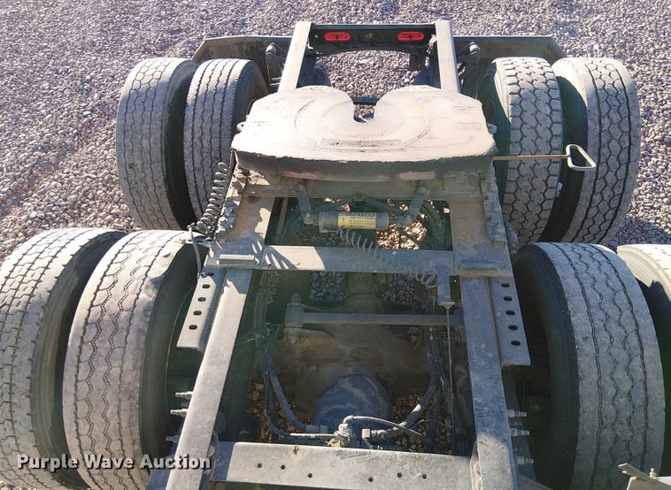 image for item YA1802 2019 Volvo VNL semi truck