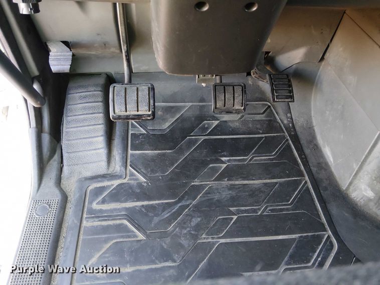 image for item YA1802 2019 Volvo VNL semi truck