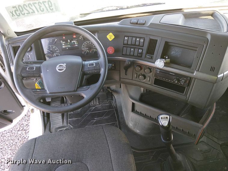 image for item YA1802 2019 Volvo VNL semi truck