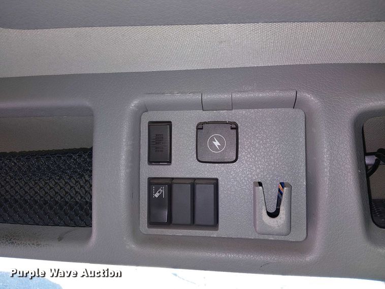 image for item YA1802 2019 Volvo VNL semi truck