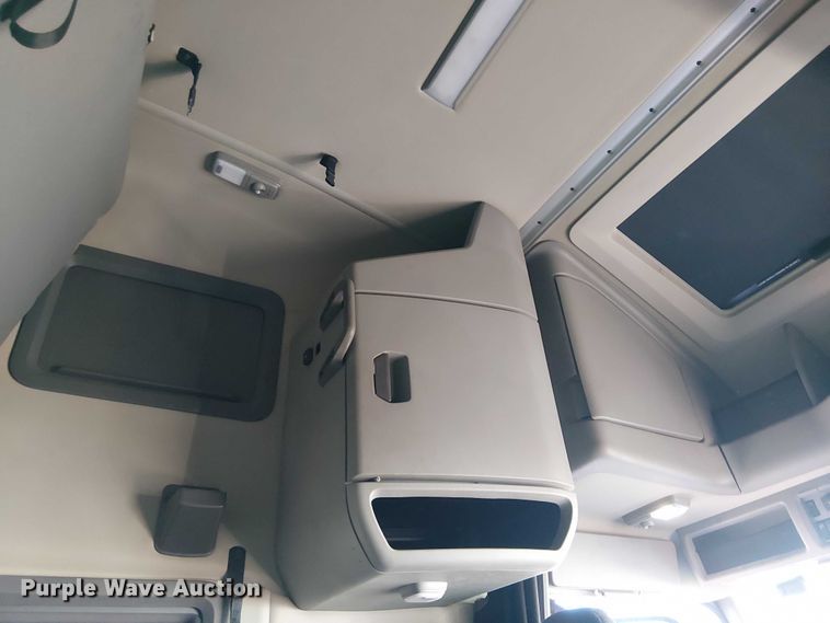 image for item YA1802 2019 Volvo VNL semi truck