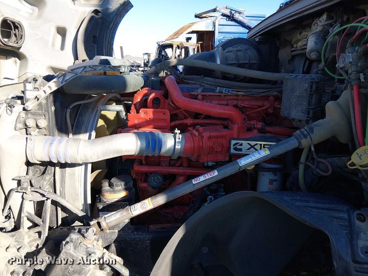 image for item YA1802 2019 Volvo VNL semi truck