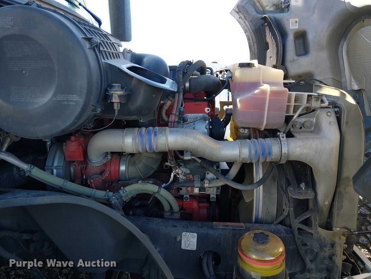 image for item YA1802 2019 Volvo VNL semi truck