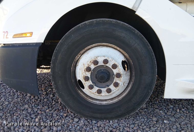 image for item YA1802 2019 Volvo VNL semi truck