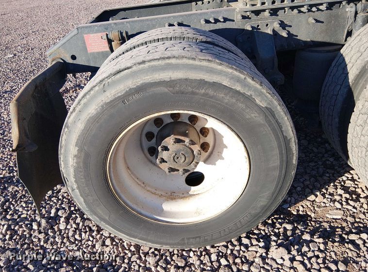 image for item YA1802 2019 Volvo VNL semi truck