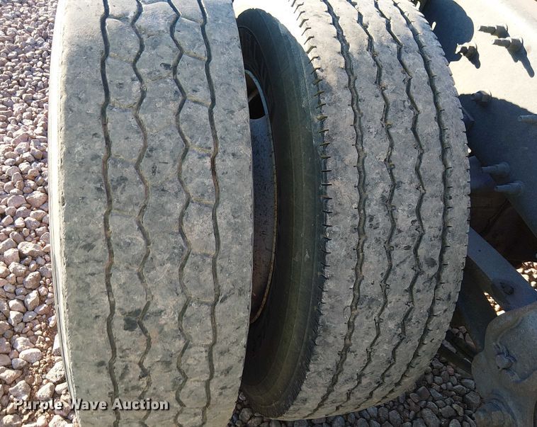 image for item YA1802 2019 Volvo VNL semi truck