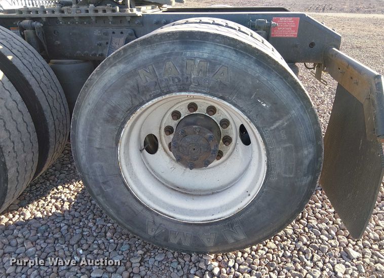 image for item YA1802 2019 Volvo VNL semi truck