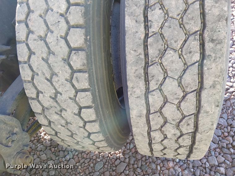 image for item YA1802 2019 Volvo VNL semi truck