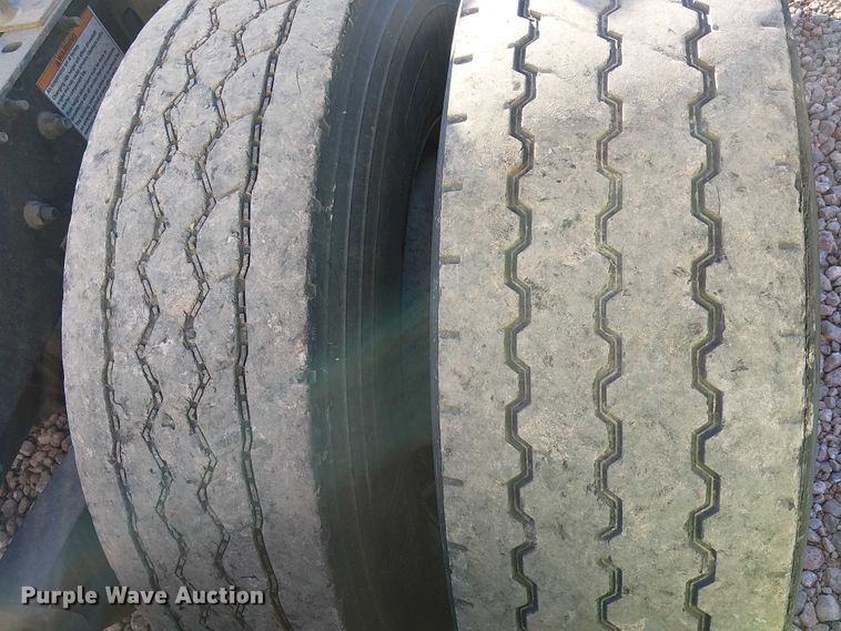 image for item YA1802 2019 Volvo VNL semi truck