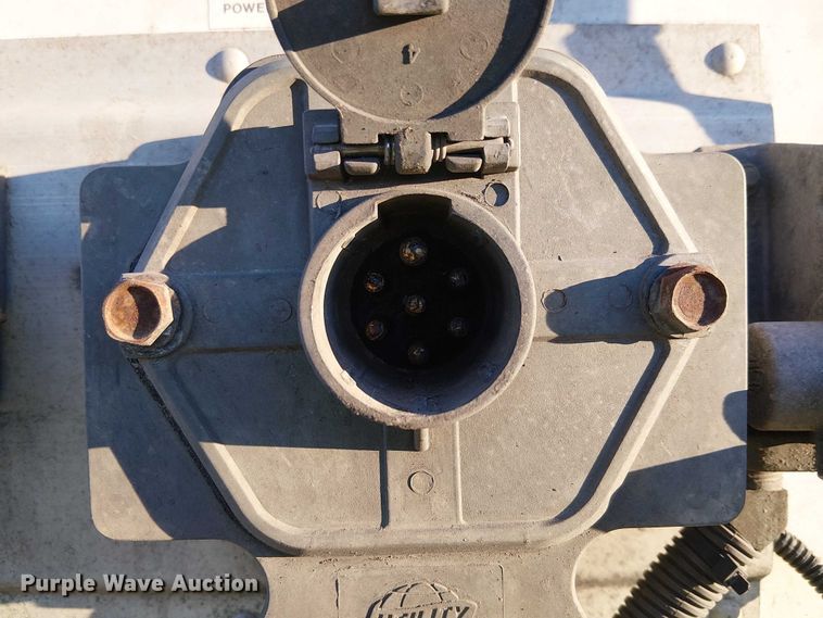 image for item YA1803 2016 Utility VS2DX dry van trailer