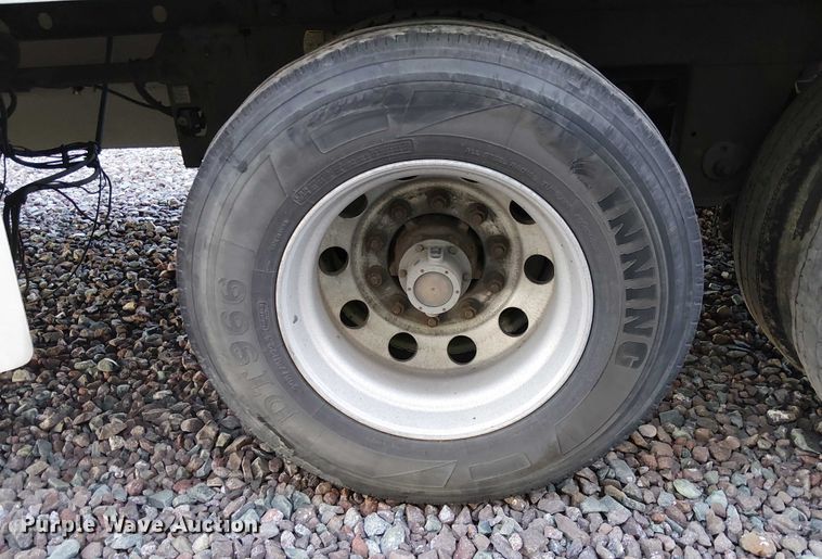 image for item YA1803 2016 Utility VS2DX dry van trailer