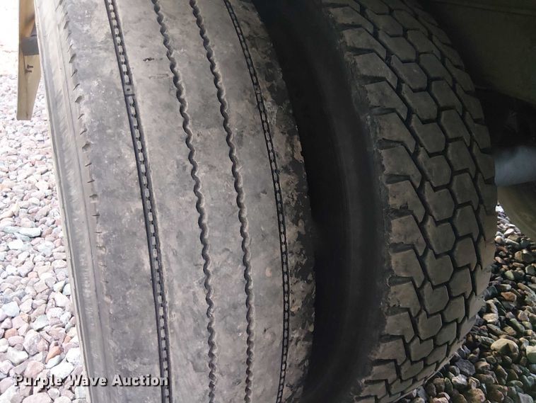 image for item YA1803 2016 Utility VS2DX dry van trailer