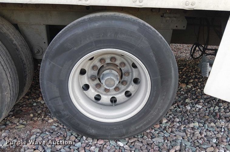 image for item YA1803 2016 Utility VS2DX dry van trailer