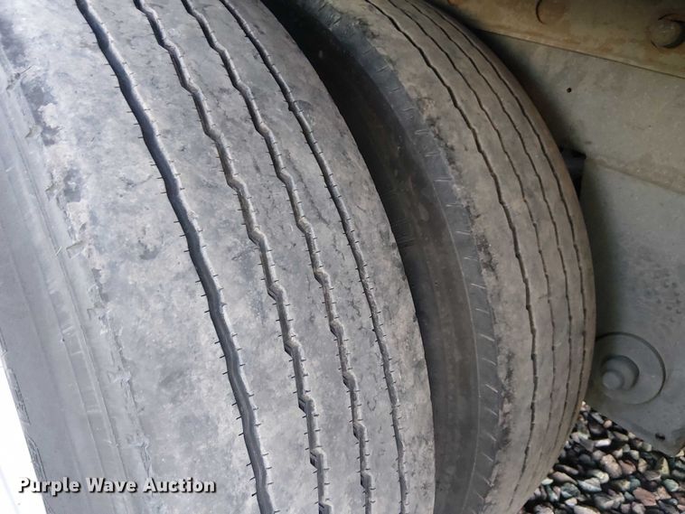 image for item YA1803 2016 Utility VS2DX dry van trailer