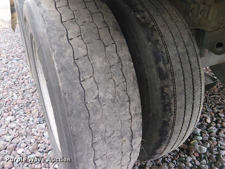 image for item YA1803 2016 Utility VS2DX dry van trailer