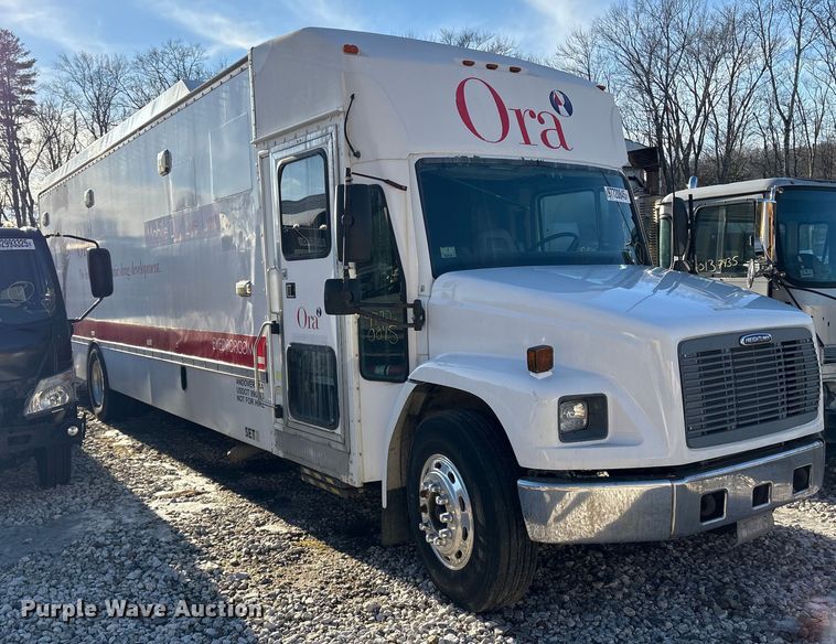 image for item YA1815 2001 Freightliner FL70 mobile medical unit