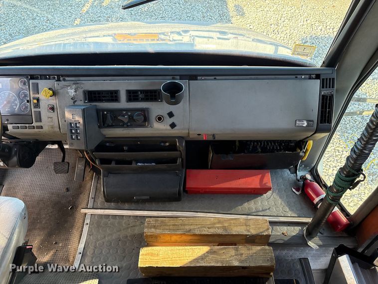 image for item YA1815 2001 Freightliner FL70 mobile medical unit