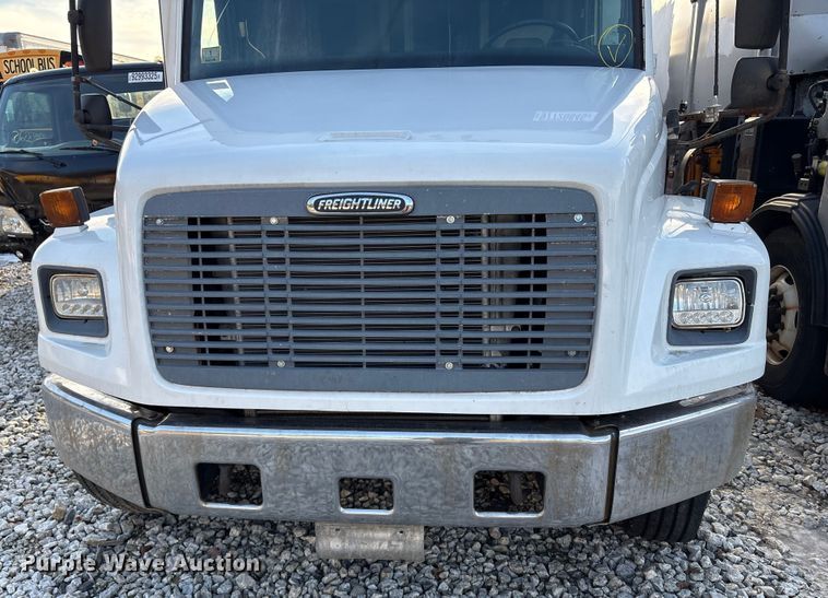 image for item YA1815 2001 Freightliner FL70 mobile medical unit