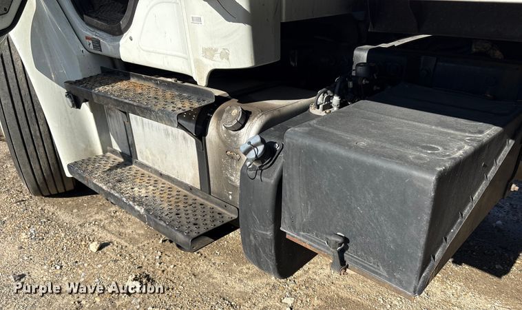 image for item YA1855 2018 Freightliner Business Class M2 box truck